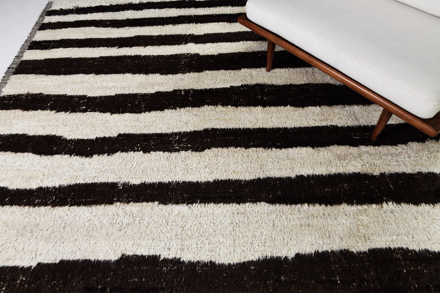 Libeccio, Haute Bohemian, Ivory Brown - detailed border and fringe