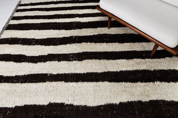 Libeccio, Haute Bohemian, Ivory Brown - detailed border and fringe