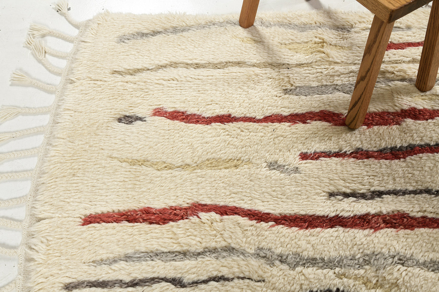 Modern Rug Echoes by Claudia Afshar Image10