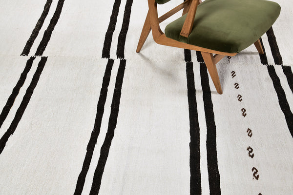 Vintage Anatolian Turkish Flat Weave Kilim - flat-weave kilim, hand-knotted in Turkey - detailed border and fringe [#5]