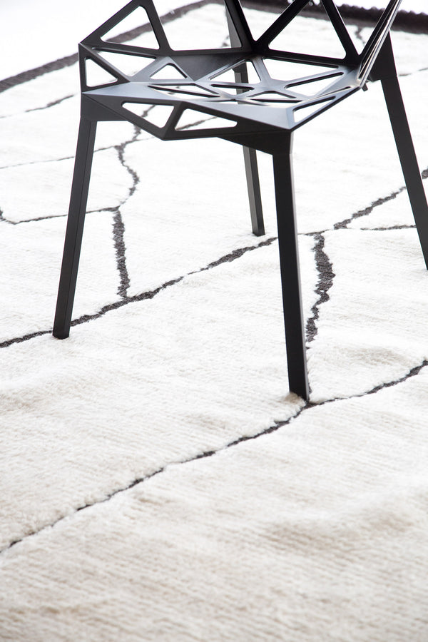 Modern Rug Image 6389 Mago, Atlas Collection