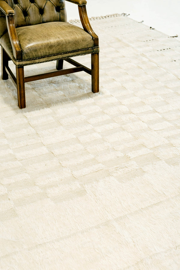 Sirocco, Haute Bohemian, Ivory - full length showing color variation