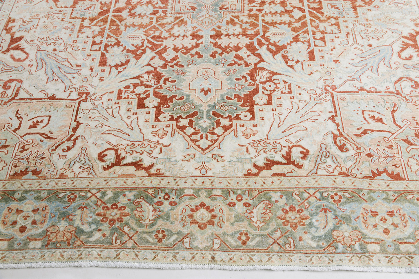 Persian Rug 615 Antique Persian Heriz 29735