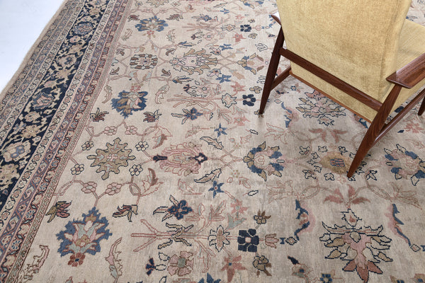 Antique Persian Sultanabad Rug - close-up of weave texture and pile