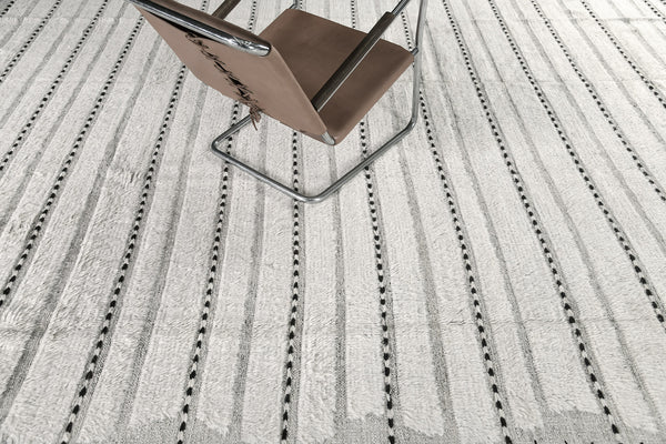 Abrolhos, Haute Bohemian, Ivory - detailed border and fringe