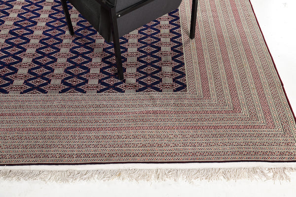 Pakistani Bokhara - corner detail highlighting craftsmanship