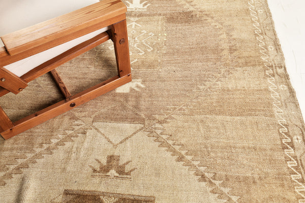 Vintage Turkish Kars Runner - narrow runner, hand-knotted in Turkey - close-up of weave texture and pile [#4]