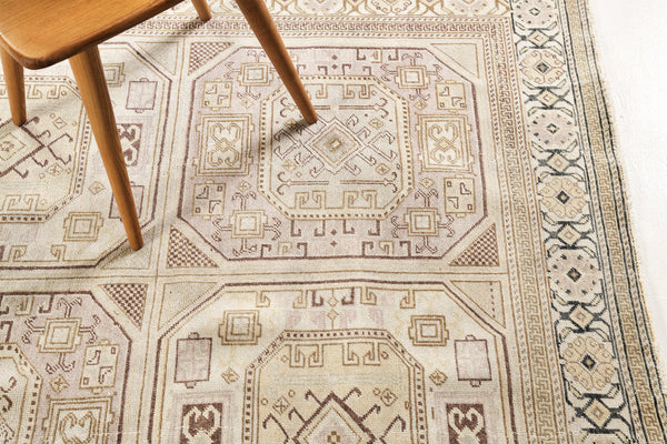 Vintage Turkish Sivas - hand-knotted in Turkey - corner detail highlighting craftsmanship