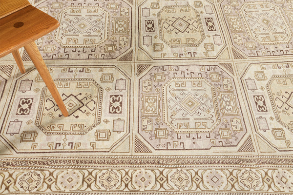 Vintage Turkish Sivas - hand-knotted in Turkey - detailed border and fringe