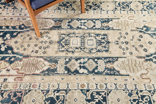 Vintage Turkish Anatolian - hand-knotted in Turkey - detailed border and fringe [#24]