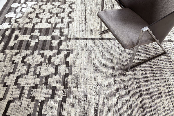 Yedder Gallery Size, Nomad Collection, Ivory Gray - oversized gallery size - styled in room setting