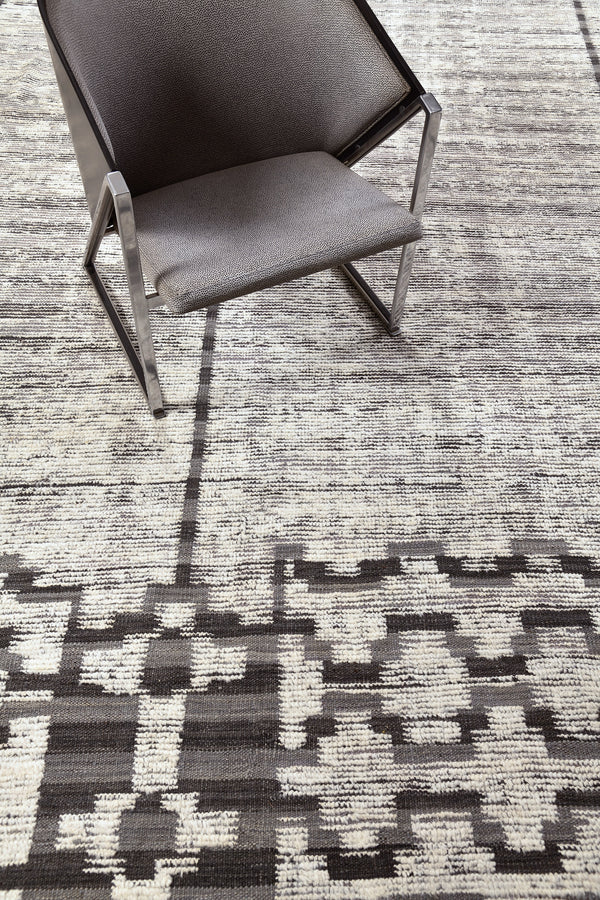 Yedder Gallery Size, Nomad Collection, Ivory Gray - oversized gallery size - detailed border and fringe