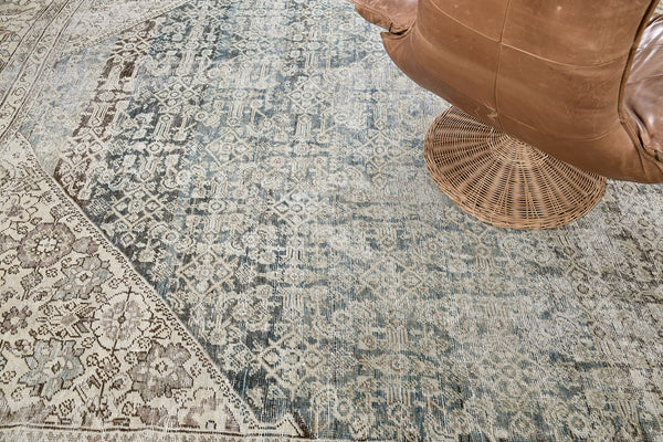 Antique Persian Sultanabad - close-up of weave texture and pile [#2]