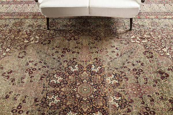 Antique Persian Kermanshah - detailed border and fringe