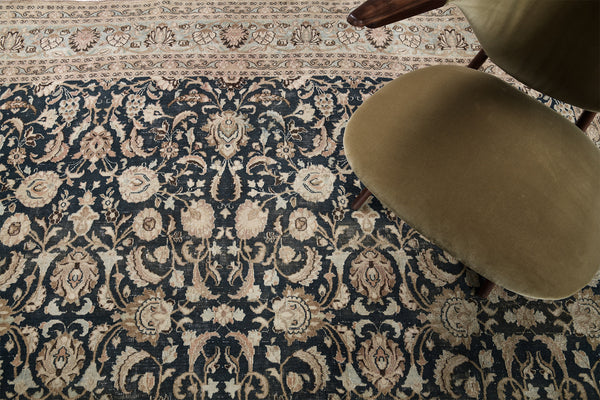 Antique Persian Mashad Rug - detailed border and fringe