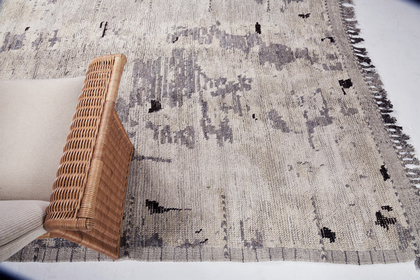 Zazate, Atlas Collection, Ivory Silver - close-up of weave texture and pile