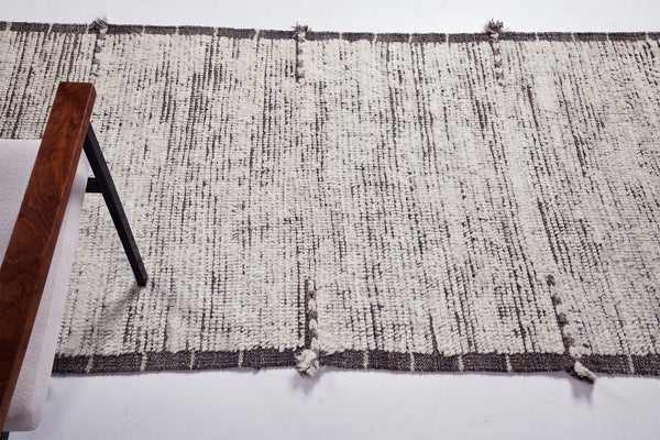 Gregale Seasons Runner, Haute Bohemian, Ivory Gray - narrow runner - close-up of weave texture and pile [#2]