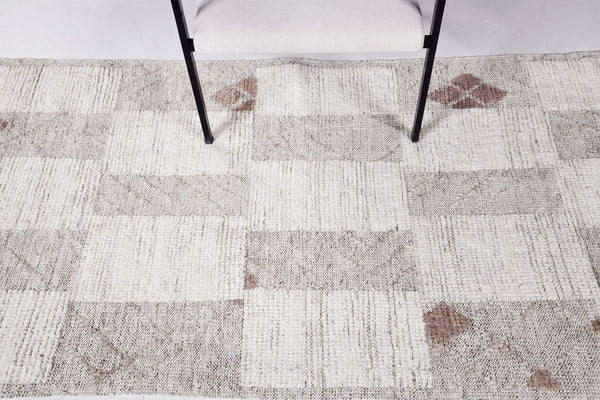 Tavret Runner, Nomad Collection, Ivory Spice - narrow runner - styled in room setting [#1]