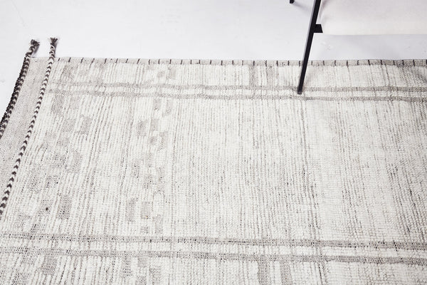 Meddur Runner, Nomad Collection, Ivory - narrow runner - styled in room setting [#3]