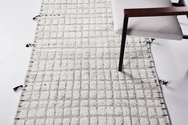 Hoeshk Runner, Haute Bohemian, Ivory - narrow runner - close-up of weave texture and pile [#3]