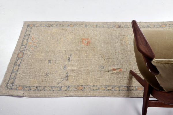 Oushak Runner, Sultanabad Collection - close-up of weave texture and pile [#9]