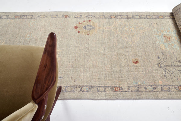 Oushak Runner, Sultanabad Collection - close-up of weave texture and pile [#11]
