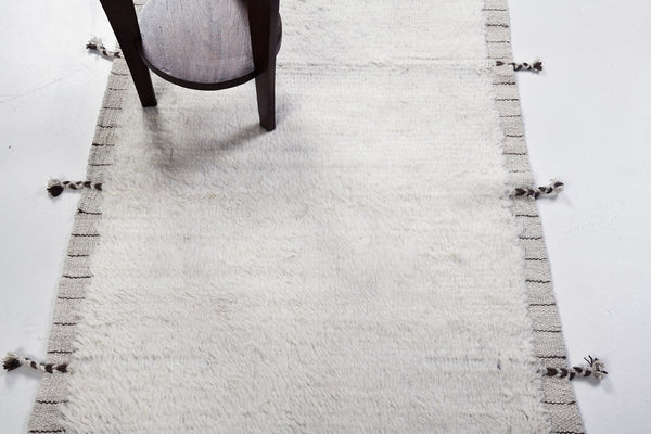 Gregale Runner, Haute Bohemian, Ivory - narrow runner - close-up of weave texture and pile [#2]