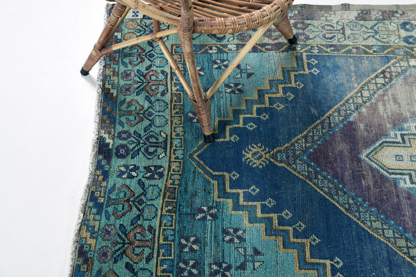 Vintage Turkish Anatolian - hand-knotted in Turkey - detailed border and fringe [#35]