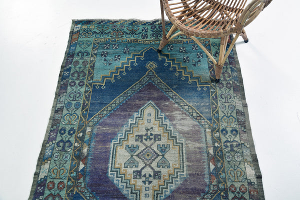 Vintage Turkish Anatolian - hand-knotted in Turkey - close-up of weave texture and pile [#35]