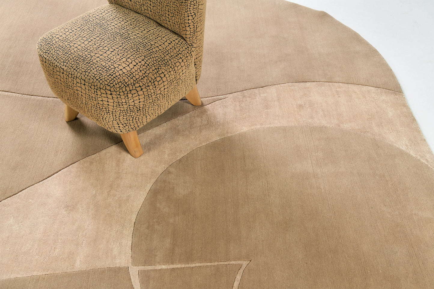 Contour by Claudia Afshar