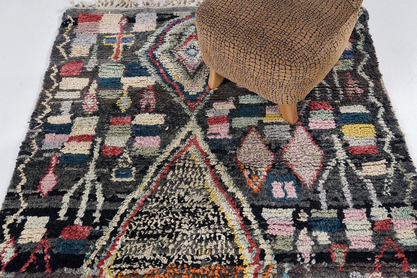 Vintage Moroccan Azilal - handwoven in Morocco - close-up of weave texture and pile [#18]