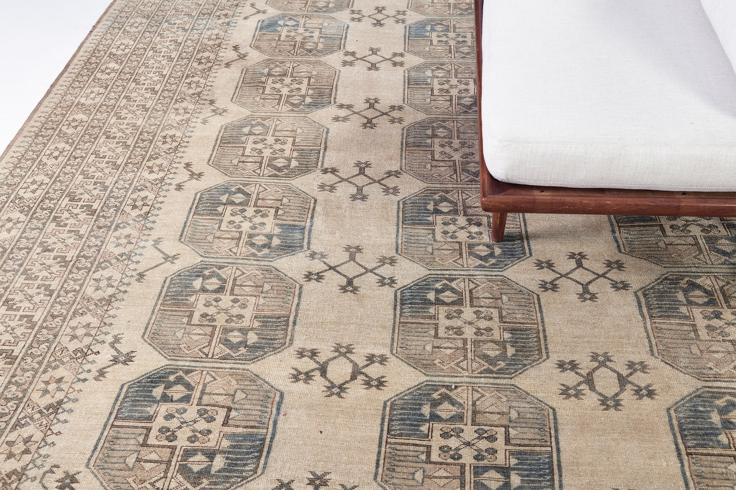 Vintage Afghan Ansari - hand-knotted in Afghanistan - close-up of weave texture and pile