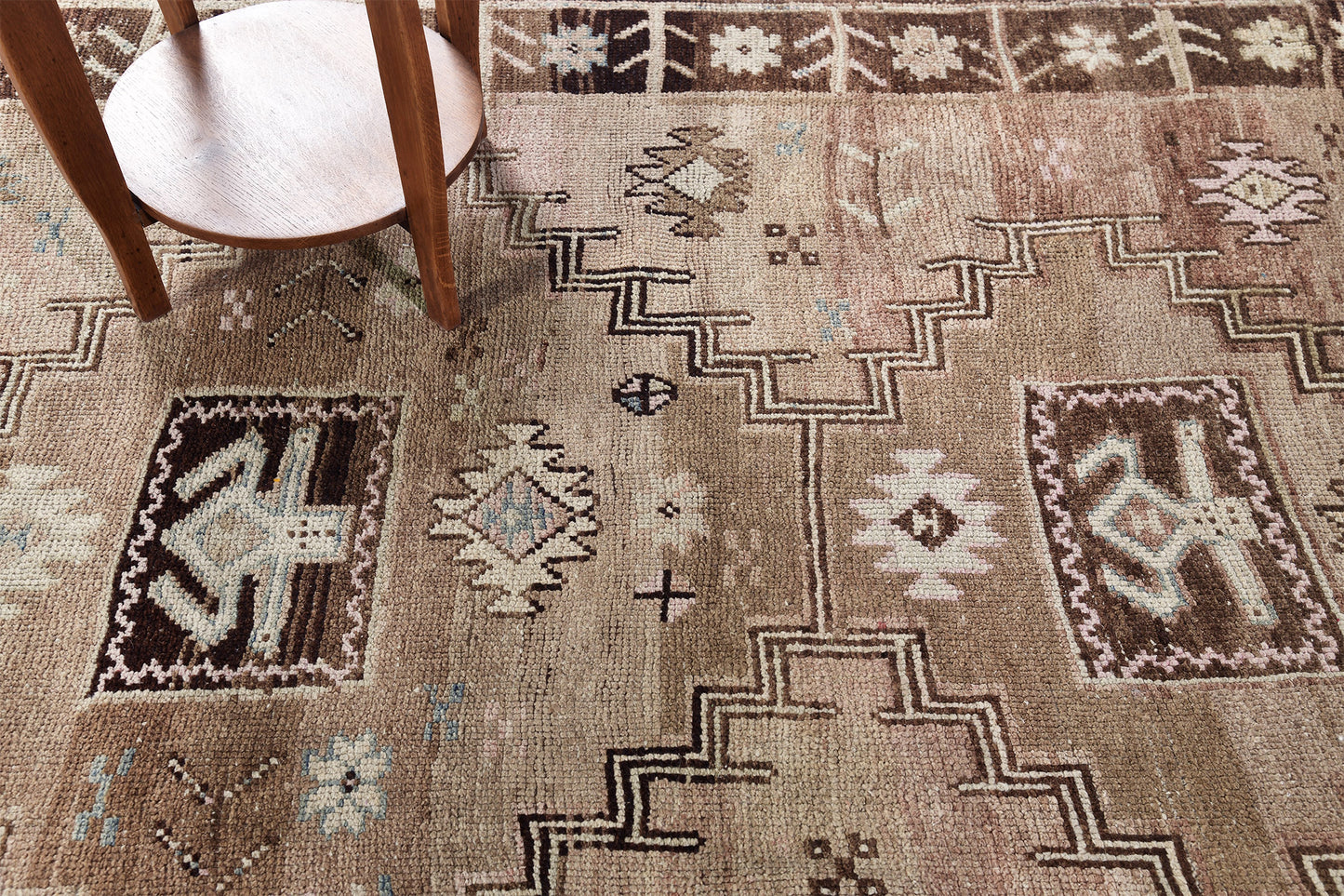 Vintage Turkish Kars - hand-knotted in Turkey - detailed border and fringe [#6]