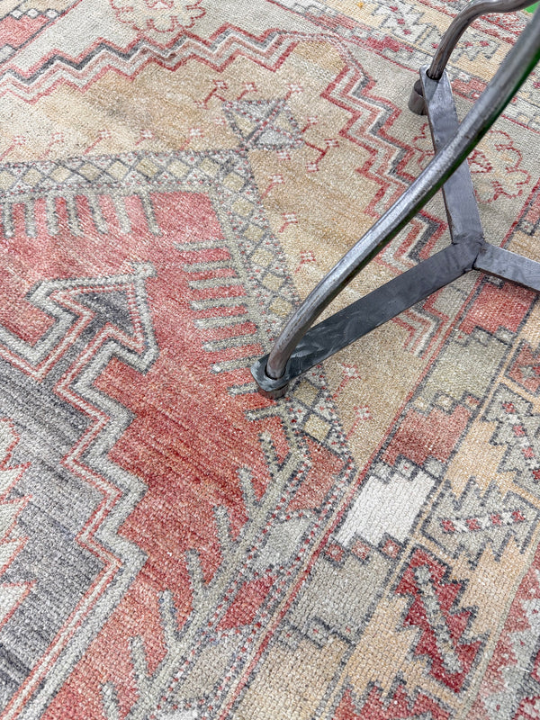 Vintage Turkish Anadol - hand-knotted in Turkey - close-up of weave texture and pile