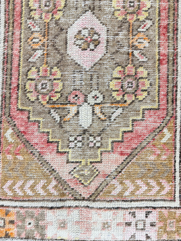 Antique Turkish Oushak Fertek - hand-knotted in Turkey - close-up of weave texture and pile [#1]