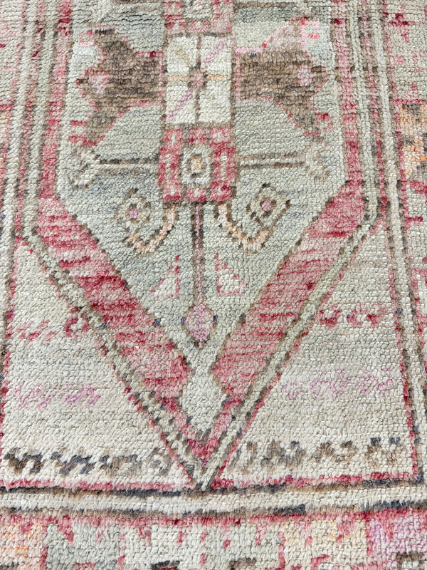 Antique Turkish Oushak Fertek - hand-knotted in Turkey - close-up of weave texture and pile [#2]
