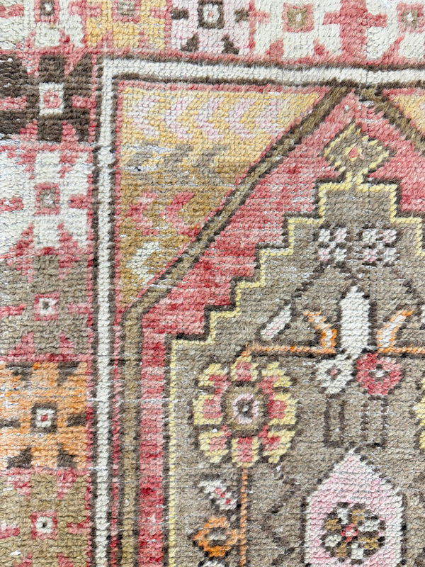 Antique Turkish Oushak Fertek - hand-knotted in Turkey - close-up of weave texture and pile [#3]