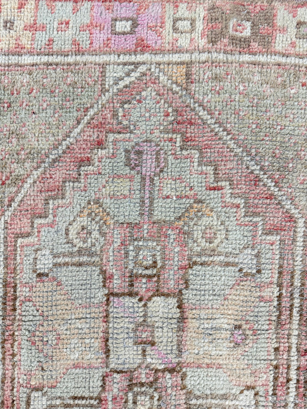 Antique Turkish Oushak - hand-knotted in Turkey - close-up of weave texture and pile [#18]