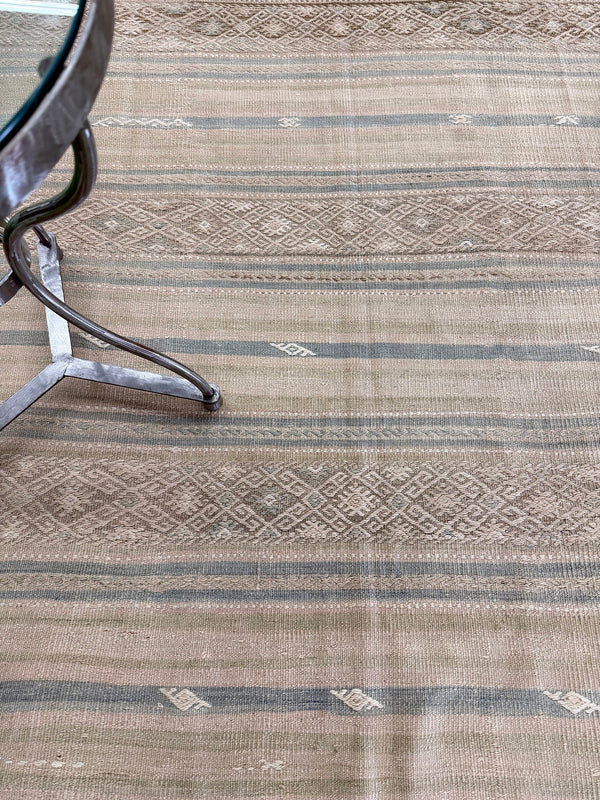 Vintage Turkish Jijim - hand-knotted in Turkey - close-up of weave texture and pile [#1]