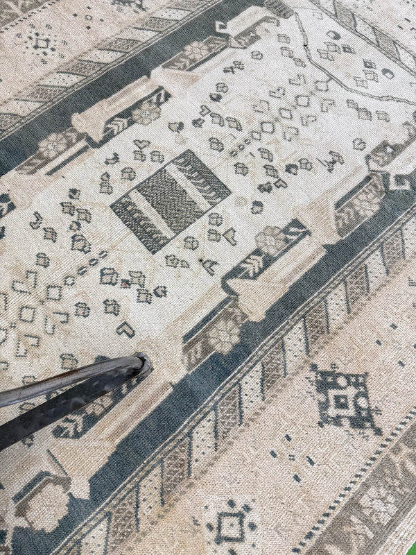 Vintage Turkish Taspinar - hand-knotted in Turkey - close-up of weave texture and pile [#8]