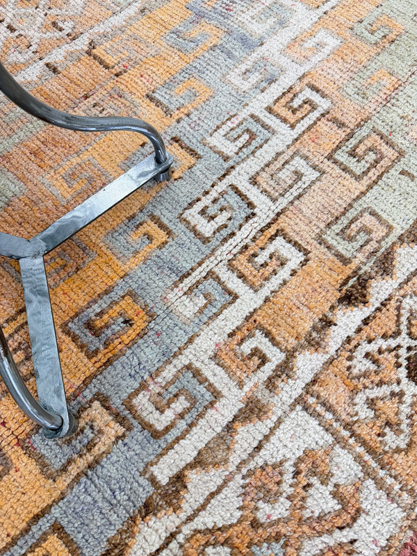 Vintage Turkish Hasandauy Oushak - hand-knotted in Turkey - detailed border and fringe
