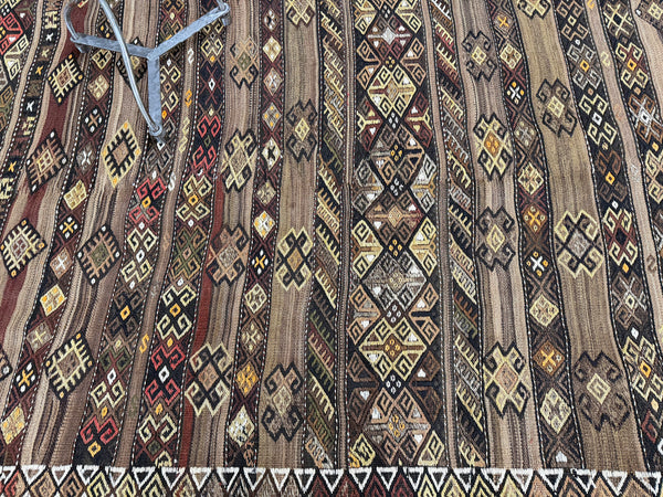 Vintage Turkish Jajim - hand-knotted in Turkey - close-up of weave texture and pile