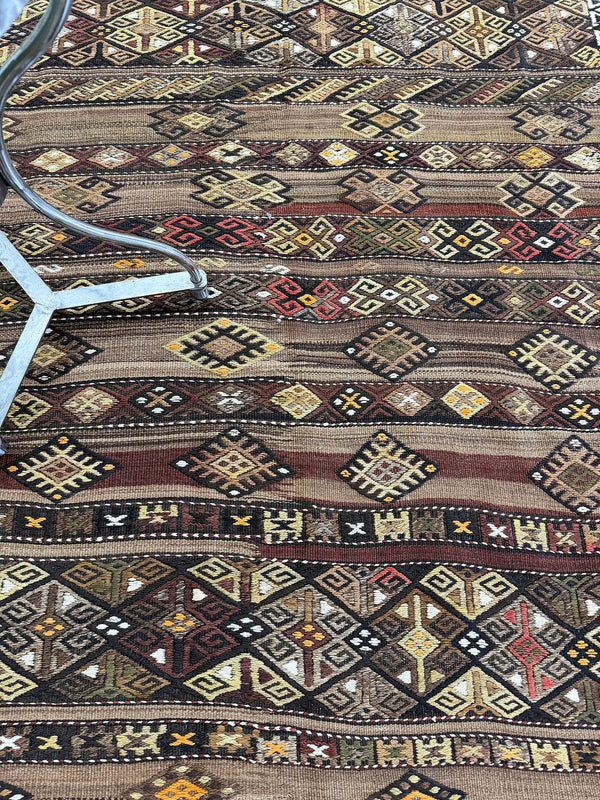 Vintage Turkish Jajim - hand-knotted in Turkey - detailed border and fringe