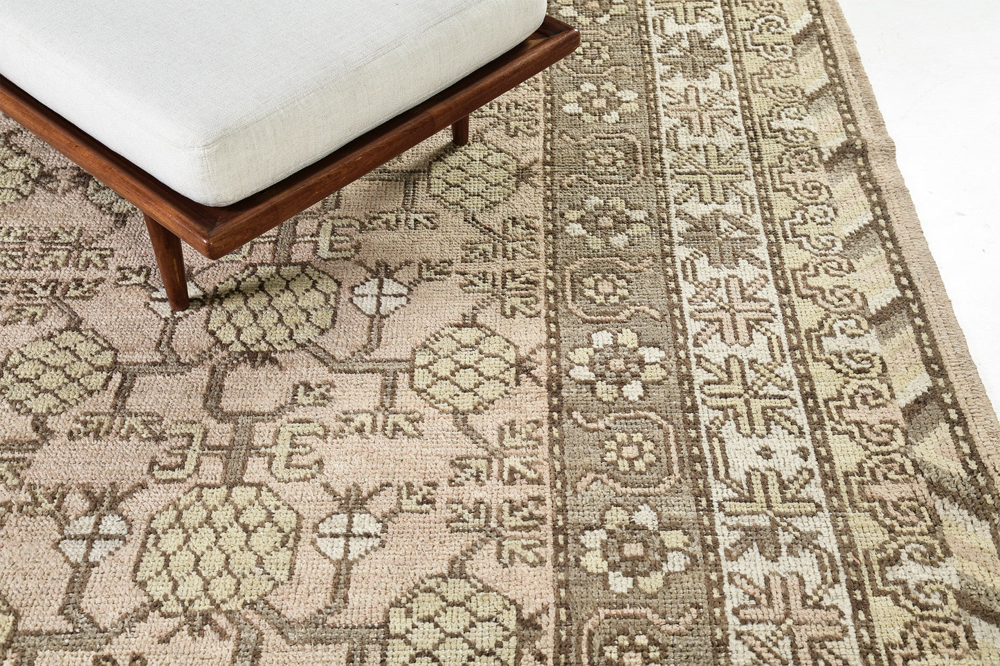 Dadima, Domicile Collection, Rose Walnut - detailed border and fringe