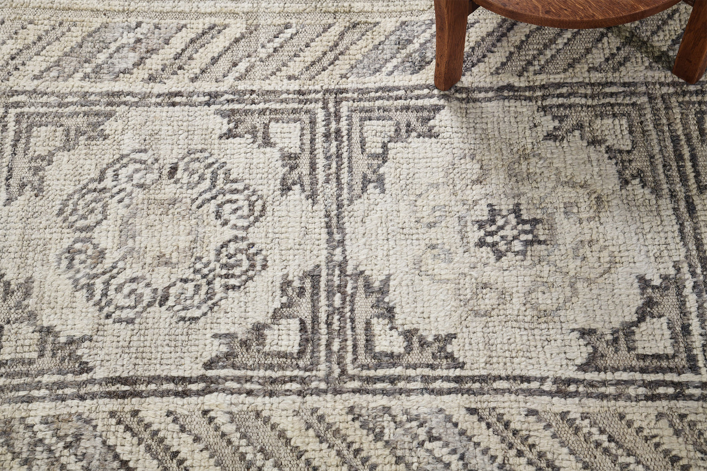 Delpzir Runner, Domicile Collection, Ivory Umbra - narrow runner - detailed border and fringe [#1]