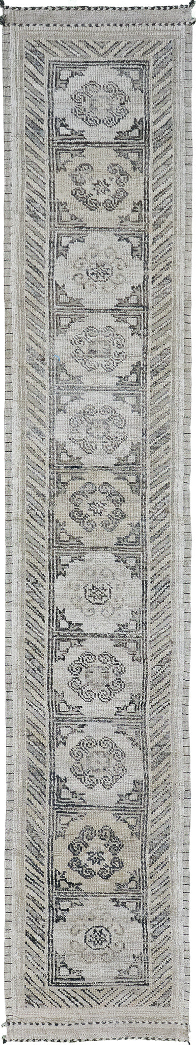 Delpzir Runner, Domicile Collection, Ivory Umbra