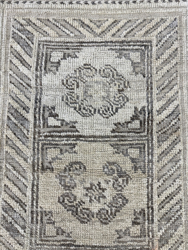 Delpzir Runner, Domicile Collection, Ivory Umbra