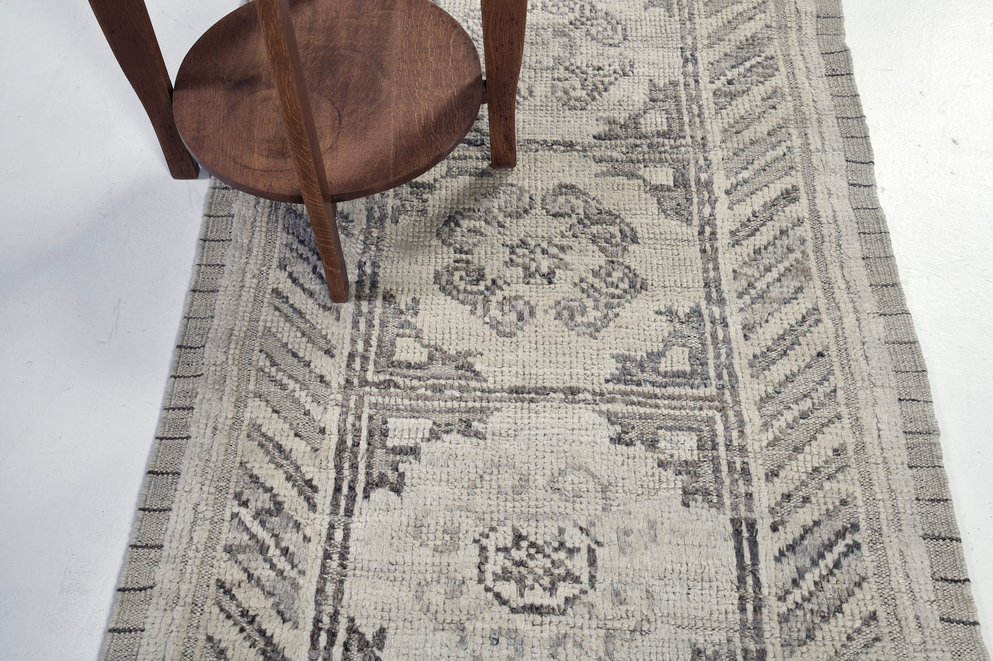 Delpzir Runner, Domicile Collection, Ivory Umbra