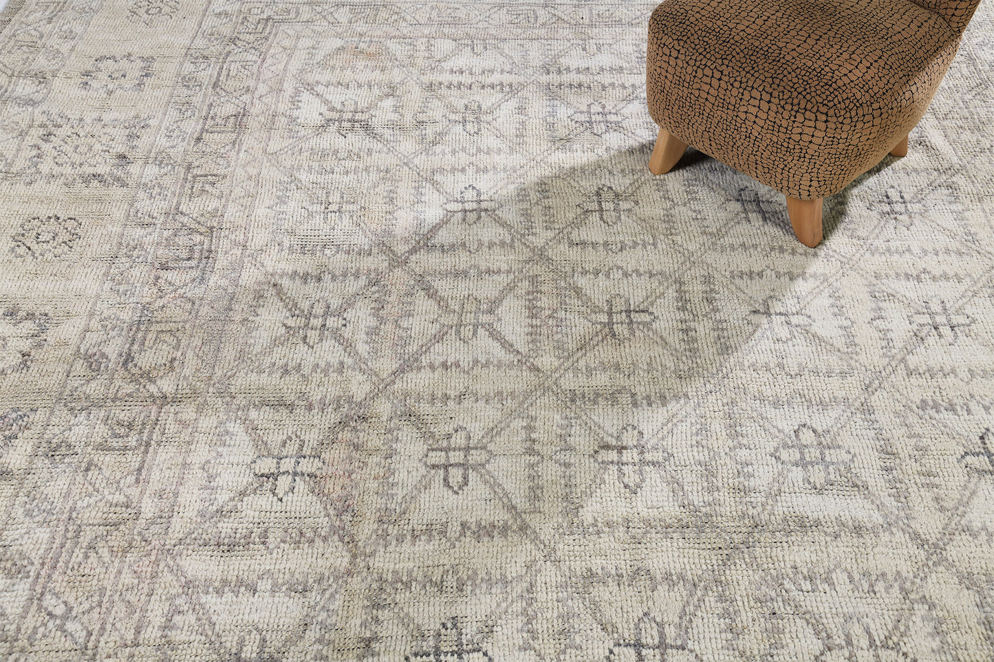 Hazar, Domicile Collection, Pale Earth - detailed border and fringe [#1]