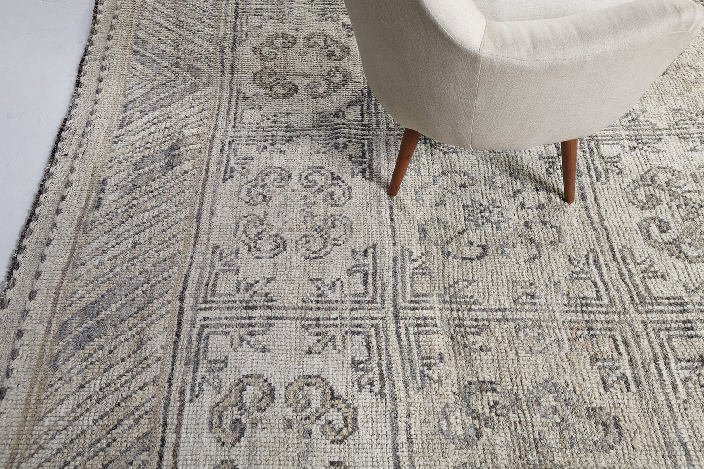 Delpzir, Domicile Collection, Ivory Umbra - detailed border and fringe